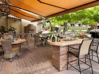 Paso Robles Inn Steakhouse Outdoor Seating on Patio